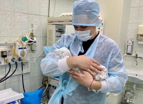 Девочка Алиса стала тысячным ребенком нижневартовского роддома