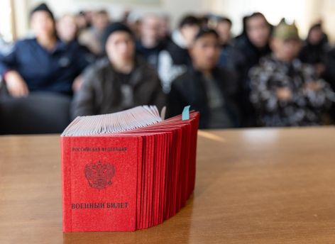 Первые новобранцы отправились на срочную службу из Сургута
