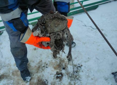 В Нижневартовске засор из тряпок едва не привел к коммунальной аварии