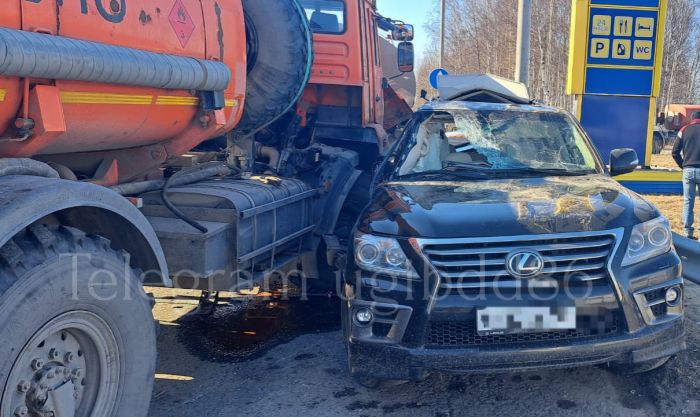 ​В ХМАО водитель «Lexus» устроил ДТП с двумя «КАМАЗами»