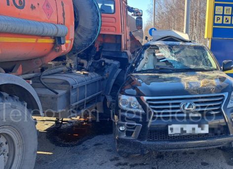 ​В ХМАО водитель «Lexus» устроил ДТП с двумя «КАМАЗами»