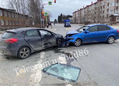В столице ХМАО автоледи спровоцировала ДТП с пострадавшим