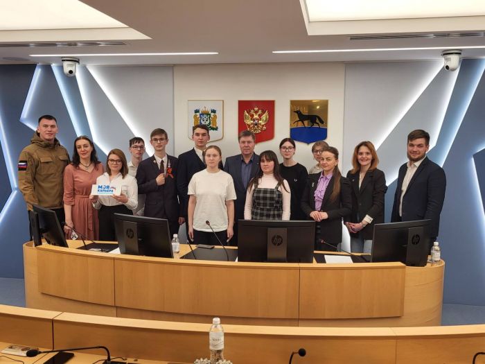 ​Сургутские школьники познакомились с работой депутатов