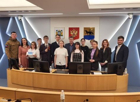 Сургутские школьники познакомились с работой депутатов
