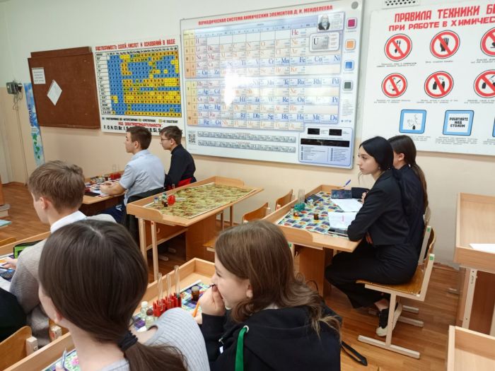 ​Наталья Комарова посетила лицей в Макеевке, восстановленный при помощи Югры