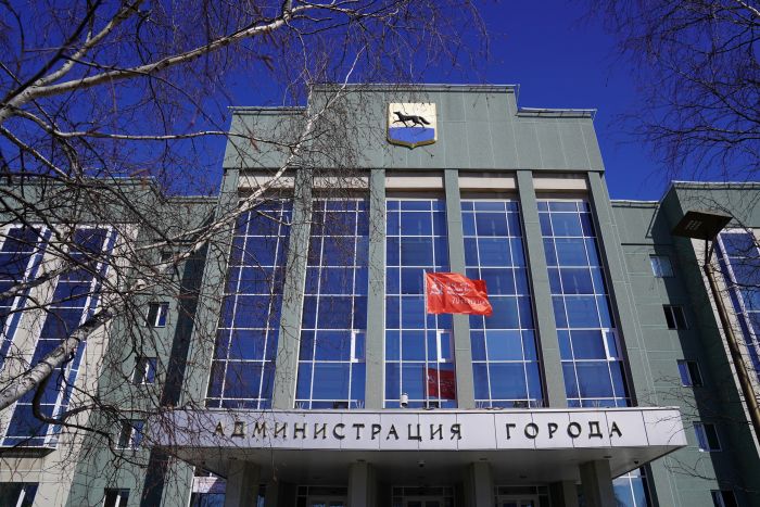 ​В Сургуте прошел парад ретромобилей в честь Дня Победы