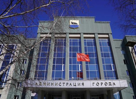 В Сургуте прошел парад ретромобилей в честь Дня Победы