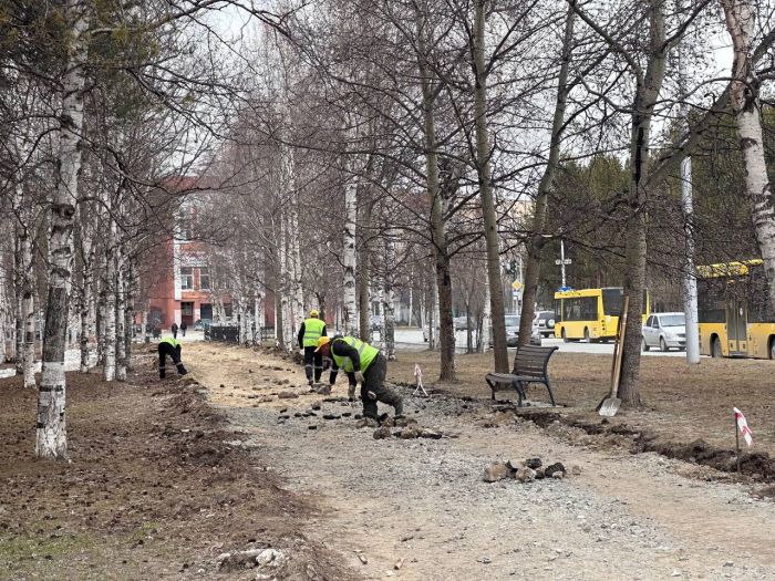 В Сургуте залатают дыры на дорогах и обновят тротуары