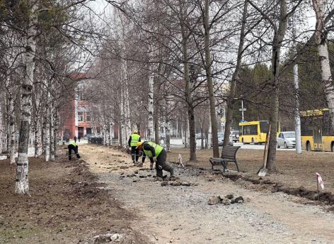 В Сургуте залатают дыры на дорогах и обновят тротуары