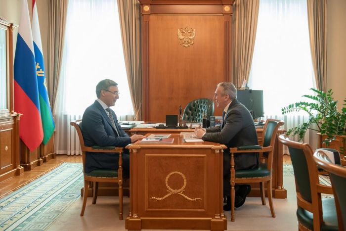 ​Александр Моор и Валерий Фальков обсудили перспективы работы