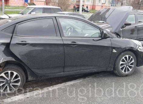 В Сургуте при столкновении двух авто пострадала женщина