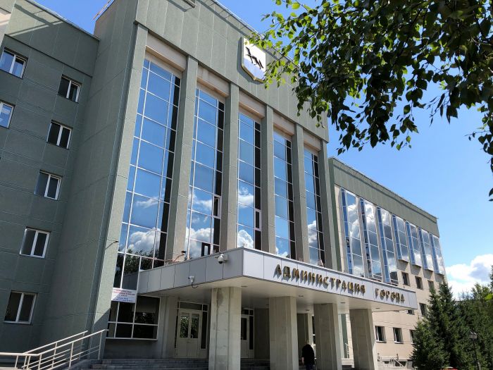 В Сургуте центральный вход в мэрию закроют до конца лета