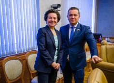 ​В нашем жестком, недружелюбном, беспринципном мире она взяла на себя ответственность за целый регион
