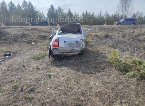 ​В ХМАО погиб человек после съезда легковушки в кювет
