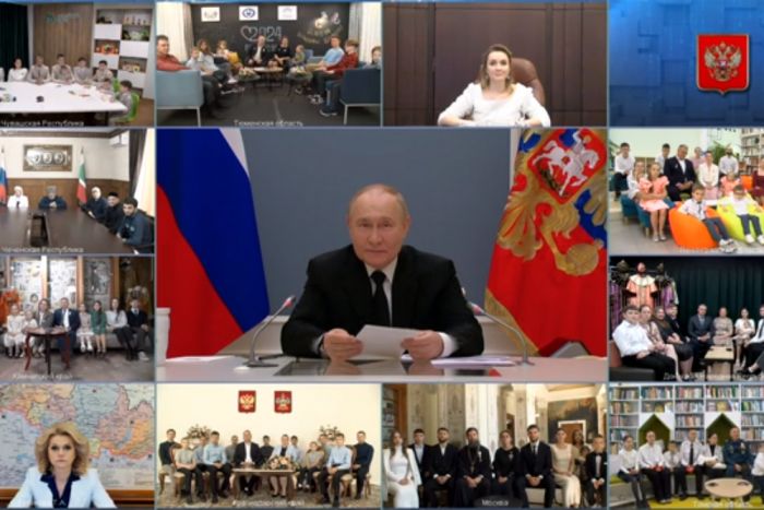 ​Владимир Путин пообщался с тюменской многодетной семьей Якуниных