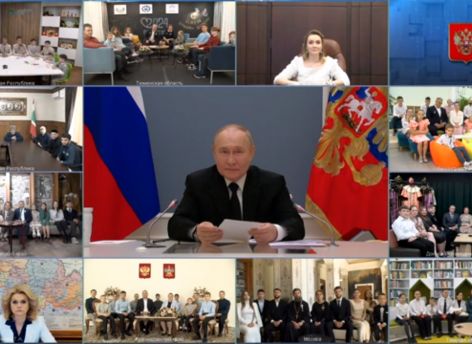​Владимир Путин пообщался с тюменской многодетной семьей Якуниных