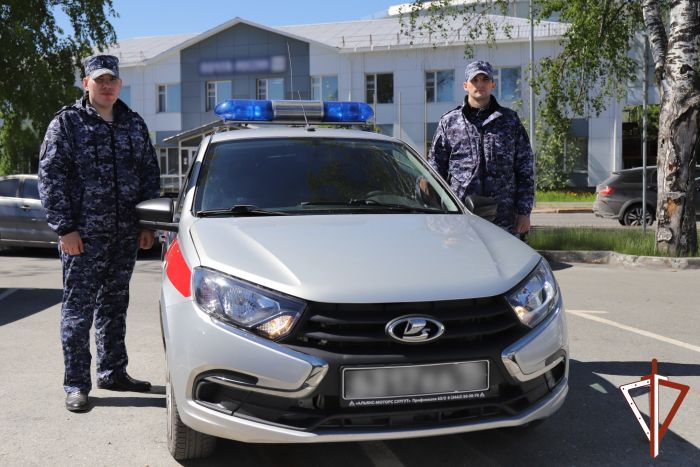​В Ханты-Мансийске потерявшийся ребенок чуть не угодил под колеса машины
