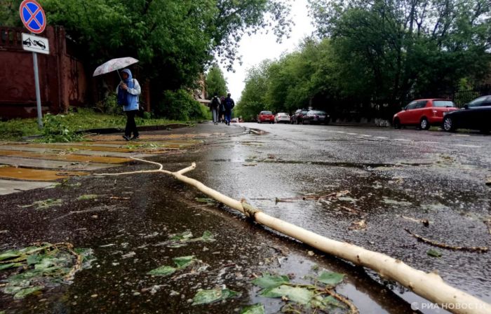​В Москве из-за урагана двое человек погибли и 18 получили травмы