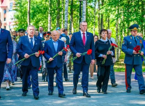 ​Руслан Кухарук принял участие в мероприятиях по случаю Дня памяти и скорби и обратился к югорчанам