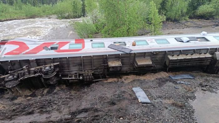 ​В Коми с рельс сошел пассажирский поезд Воркута-Новороссийск