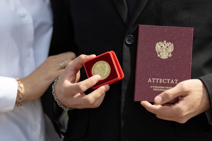 Школы Сургута выпустили ​2 392 ученика в этом году