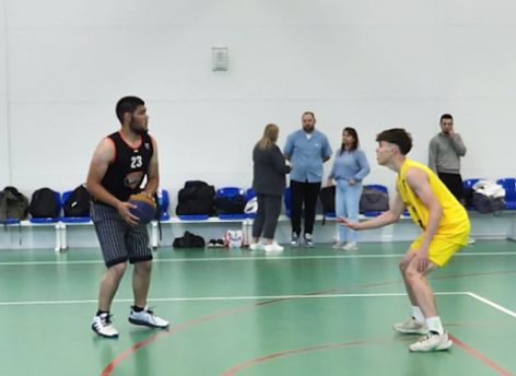 ​Спортсмены из ХМАО сыграли в фиджитал-футбол и баскетбол