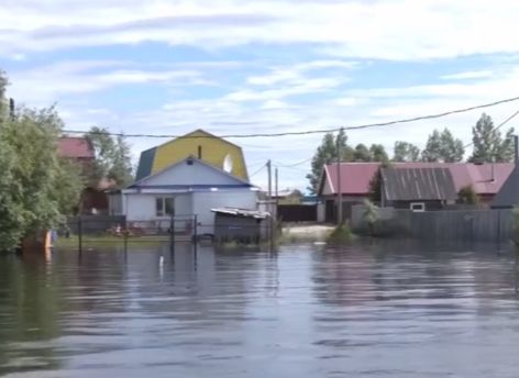​В ХМАО прекратился рост уровня воды в Оби, но дома продолжает топить