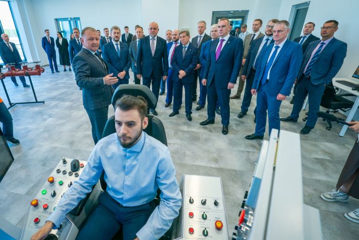 ​Министру энергетики России показали югорский филиал Пермского политеха