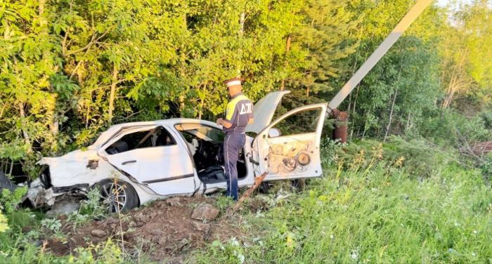 ​Семья из Сургута разбилась на трассе в Свердловской области