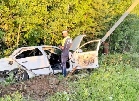 ​Семья из Сургута разбилась на трассе в Свердловской области