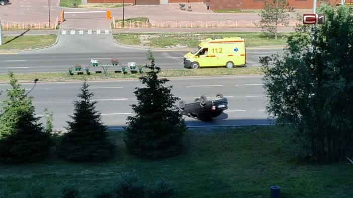 ​На сургутской улице перевернулась машина