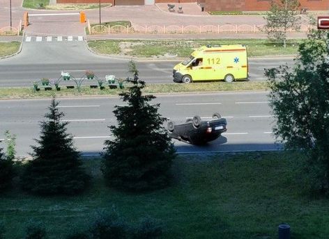 ​На сургутской улице перевернулась машина