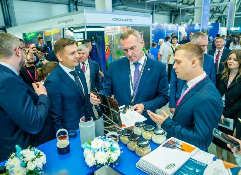 ​Делегация Югры работает на Иннопроме в Екатеринбурге