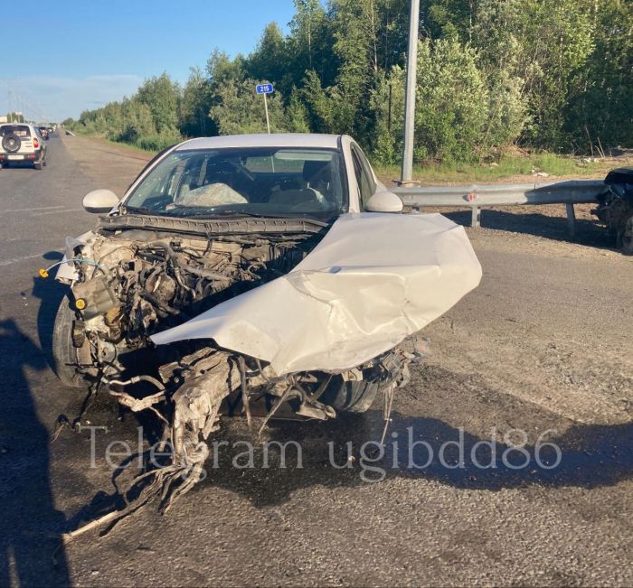 ​В Нижневартовске произошла авария с двумя пострадавшими