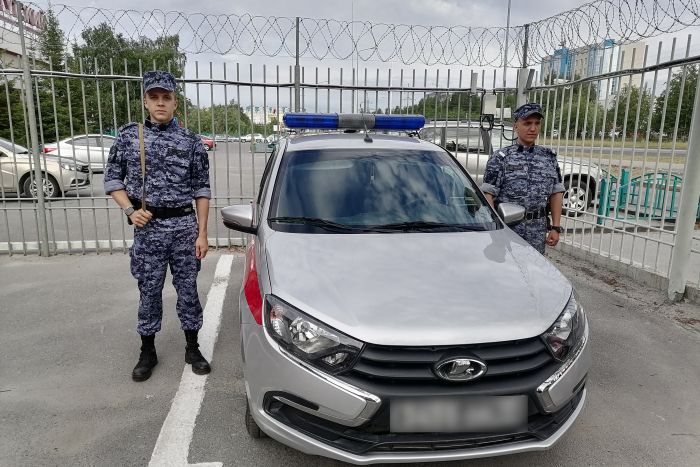 ​В Югре сотрудники Росгвардии получили новые служебные автомобили