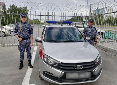 ​В Югре сотрудники Росгвардии получили новые служебные автомобили