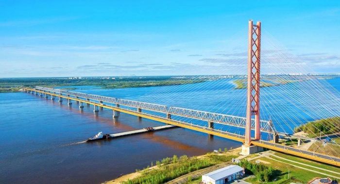 В Сургуте на мосту через Обь введут реверсивное движение