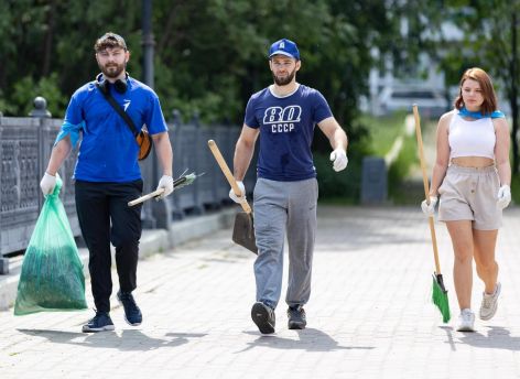 ​В Сургуте прошел субботник по благоустройству и очистке территорий