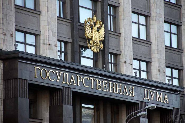 Депутаты предложили штрафы и аресты за сталкинг