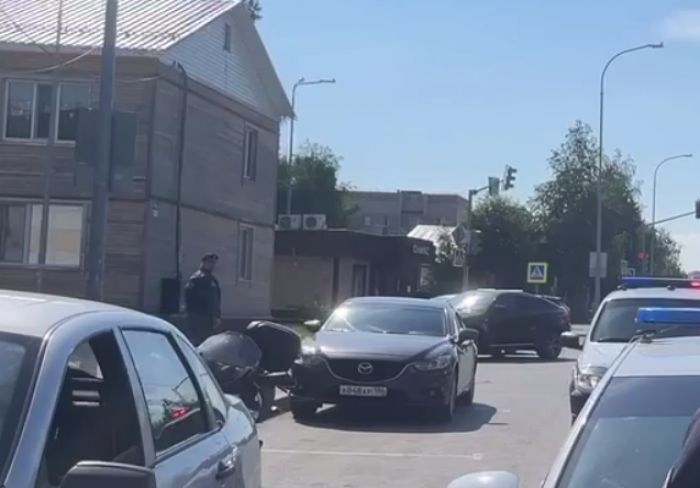 Мотоциклист сбил женщину в Ханты-Мансийске: оба в больнице