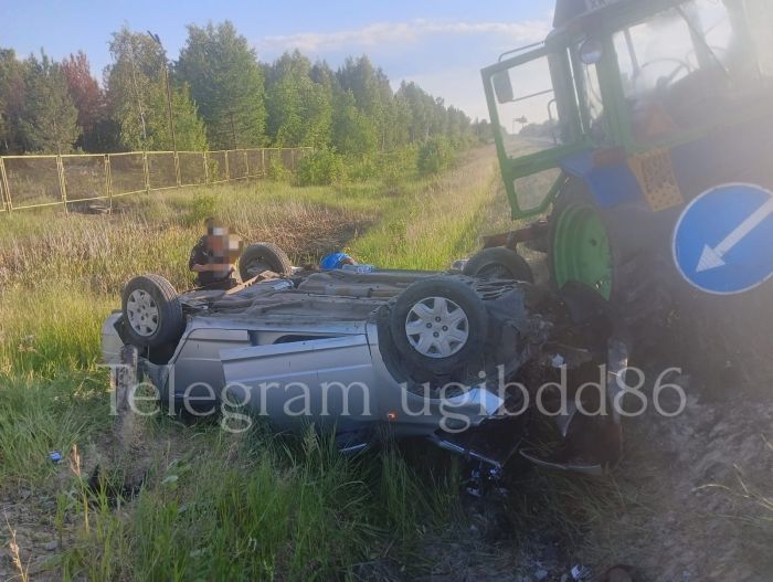 ​На автодороге «Югра» водитель авто столкнулся с трактором