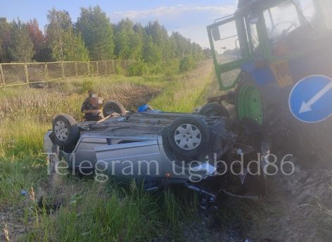 ​На автодороге «Югра» водитель авто столкнулся с трактором