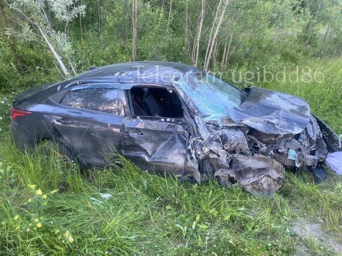 ​В ХМАО два водителя пострадали после столкновения по «встречке»