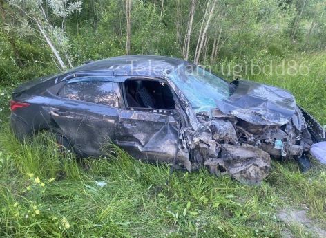​В ХМАО два водителя пострадали после столкновения по «встречке»