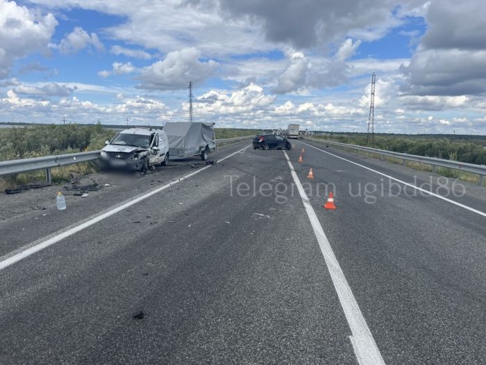 ​Под Сургутом произошло ДТП с участием четырех автомобилей 