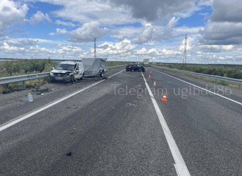 ​Под Сургутом произошло ДТП с участием четырех автомобилей 