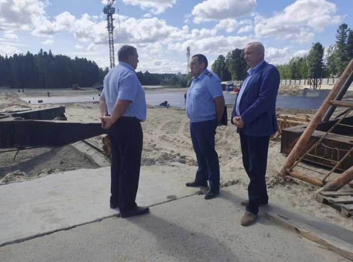 ​Прокуратура ХМАО контролирует строительство школы в Ханты-Мансийске