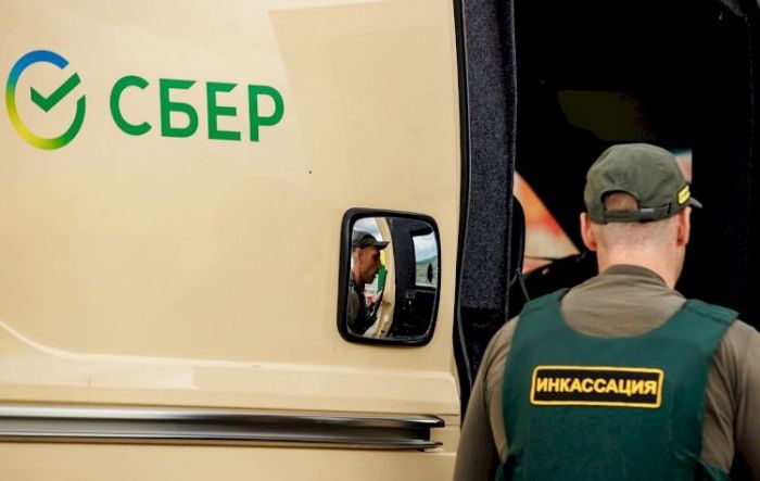 ​Доставляют деньги на вертолетах и катерах, заменяют кассиров: Сбер рассказал о службе инкассации на Урале