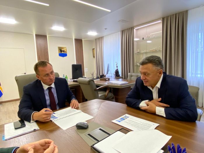 ​Глава Сургута Максим Слепов встретился с представителями Юнипро