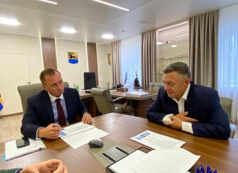 ​Глава Сургута Максим Слепов встретился с представителями Юнипро